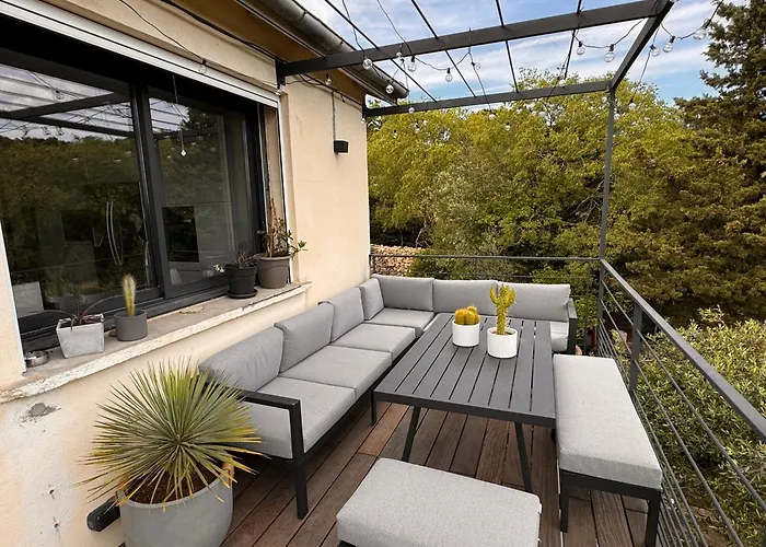 Villa Au Calme Avec Jardin, Piscine Et Terrain Petanque A 5 Min Du Centre Nîmes
