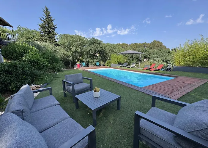 Au Calme Avec Jardin, Piscine Et Terrain Petanque A 5 Min Du Centre